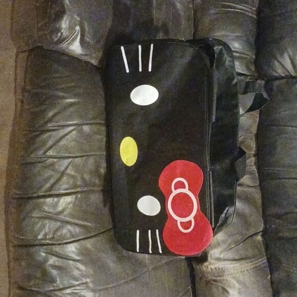 HELLO KITTY TRAVEL CROSSBODY WEEKENDER BAG - Picture 4 of 6